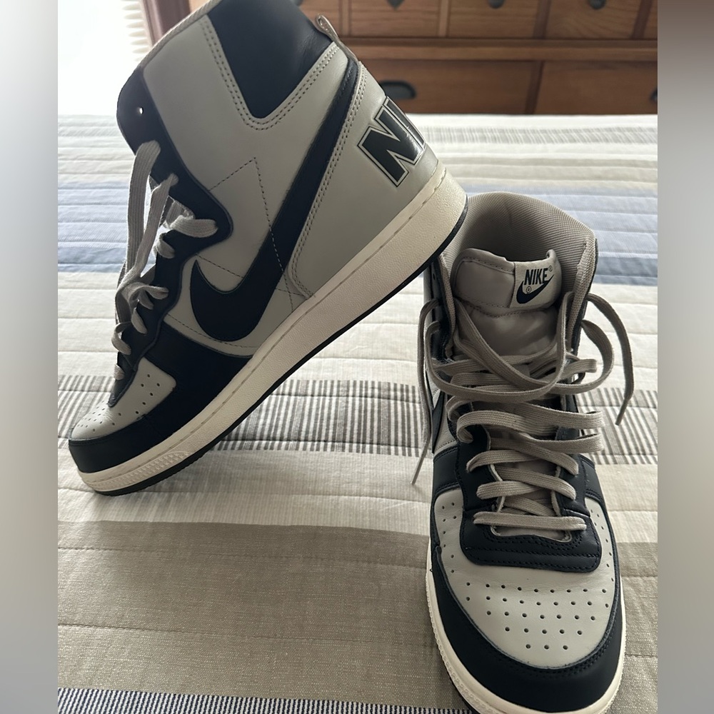 listing-status-banner